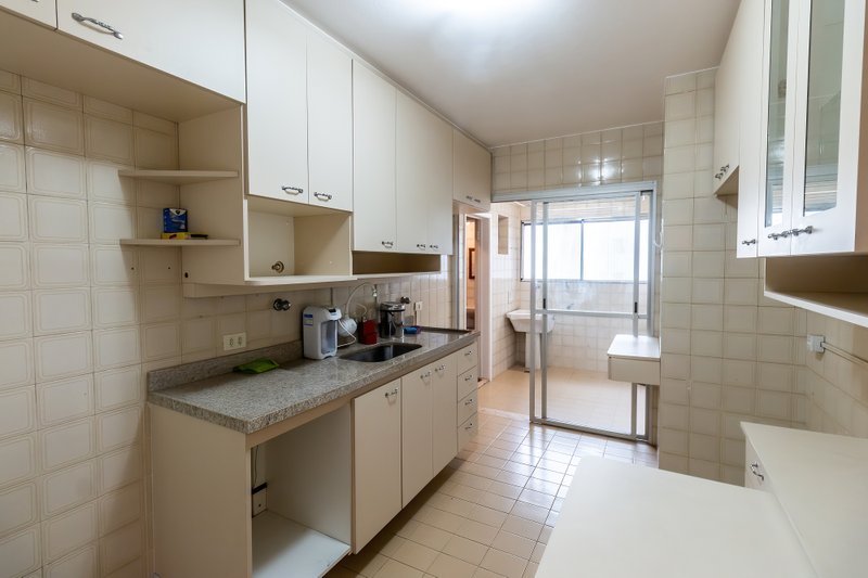 ALUGA-SE APARTAMENTO 95M2 - 3 QUARTOS - 1 VAGA Rua Edson São Paulo - 
