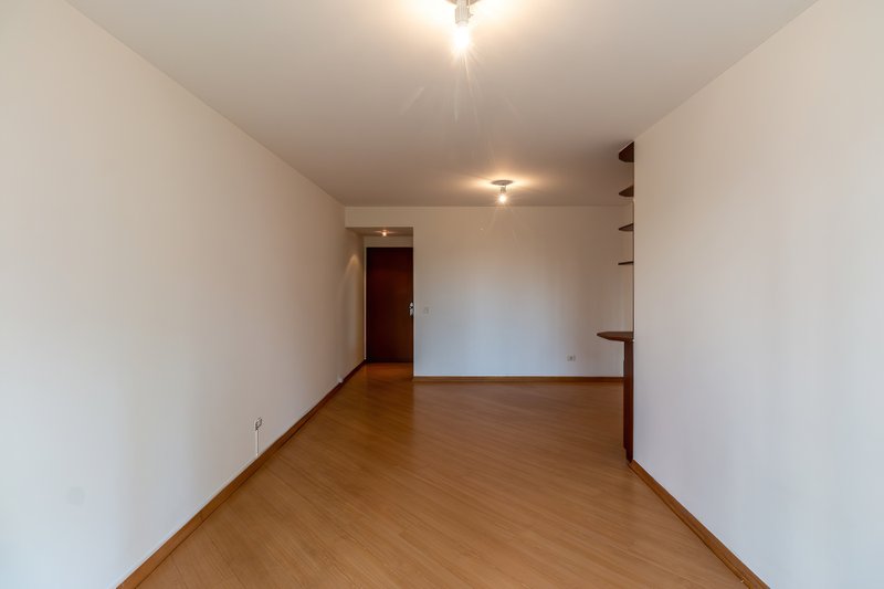 ALUGA-SE APARTAMENTO 95M2 - 3 QUARTOS - 1 VAGA Rua Edson São Paulo - 