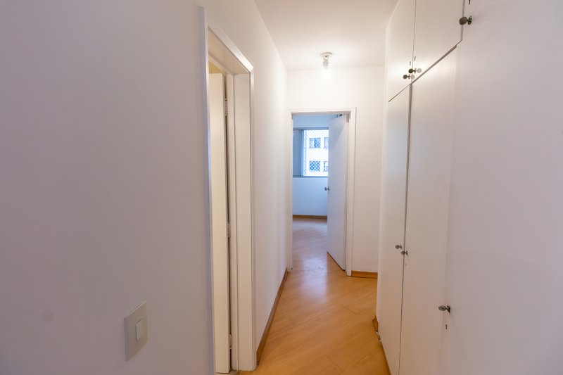 ALUGA-SE APARTAMENTO 95M2 - 3 QUARTOS - 1 VAGA Rua Edson São Paulo - 