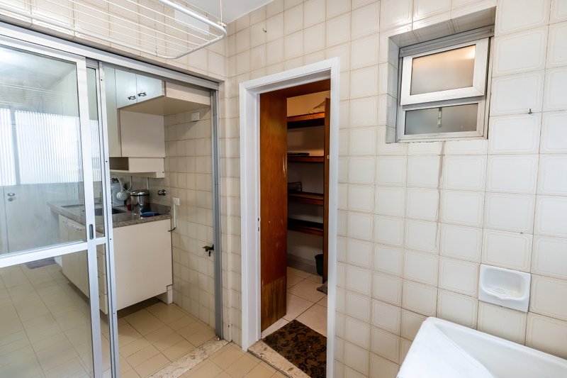 ALUGA-SE APARTAMENTO 95M2 - 3 QUARTOS - 1 VAGA Rua Edson São Paulo - 