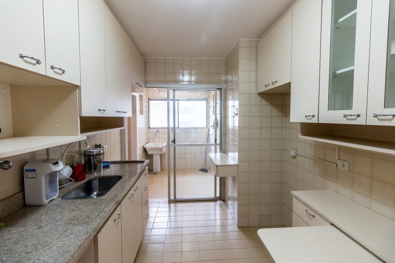 ALUGA-SE APARTAMENTO 95M2 - 3 QUARTOS - 1 VAGA Rua Edson São Paulo - 