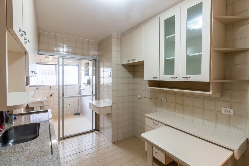 ALUGA-SE APARTAMENTO 95M2 - 3 QUARTOS - 1 VAGA Rua Edson São Paulo - 