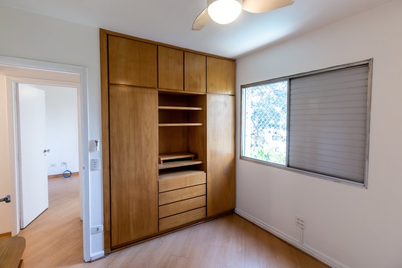ALUGA-SE APARTAMENTO 95M2 - 3 QUARTOS - 1 VAGA Rua Edson São Paulo - 
