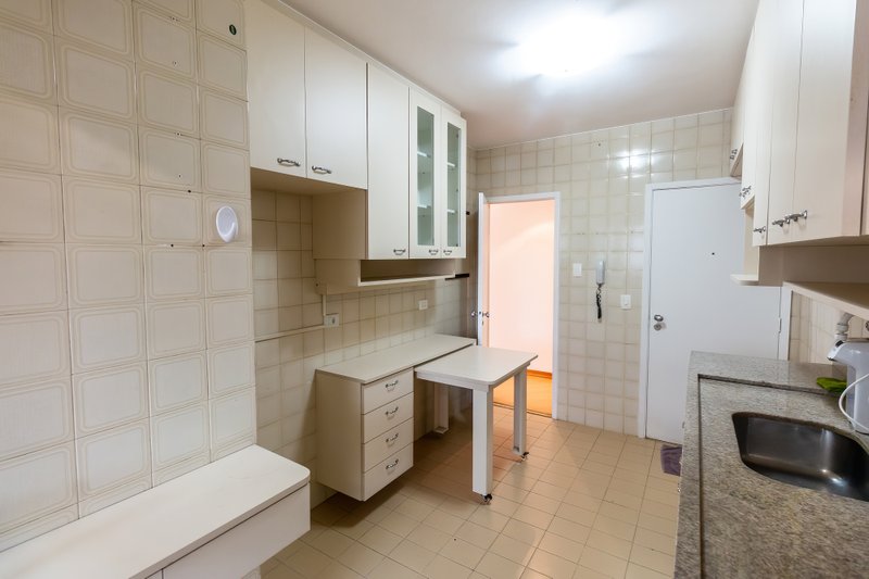 ALUGA-SE APARTAMENTO 95M2 - 3 QUARTOS - 1 VAGA Rua Edson São Paulo - 