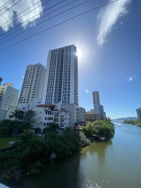 Residencial Villa Del Fiume, com vaga para Jetski e vista panorâmica do Rio Perequê - Itapema - 