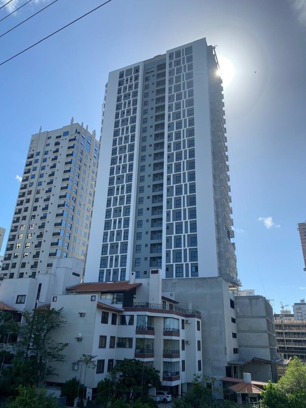 Residencial Villa Del Fiume, com vaga para Jetski e vista panorâmica do Rio Perequê - Itapema - 