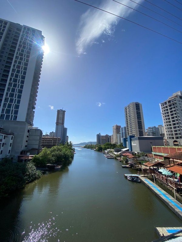 Residencial Villa Del Fiume, com vaga para Jetski e vista panorâmica do Rio Perequê - Itapema - 