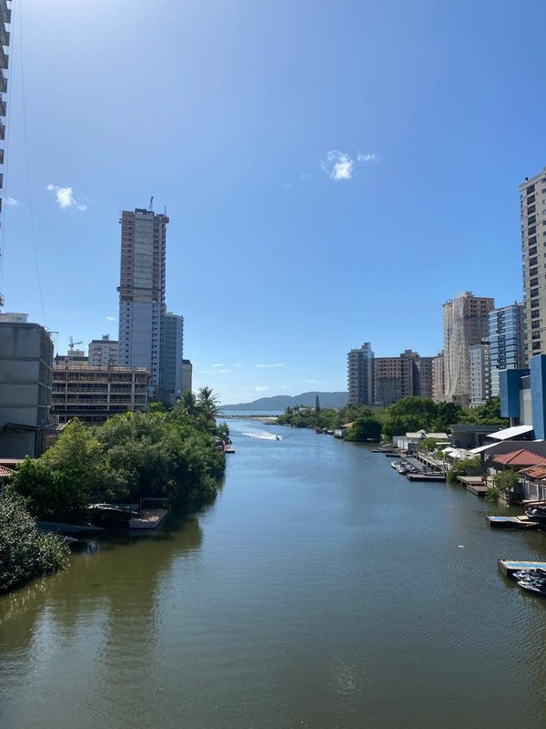 Residencial Villa Del Fiume, com vaga para Jetski e vista panorâmica do Rio Perequê - Itapema - 