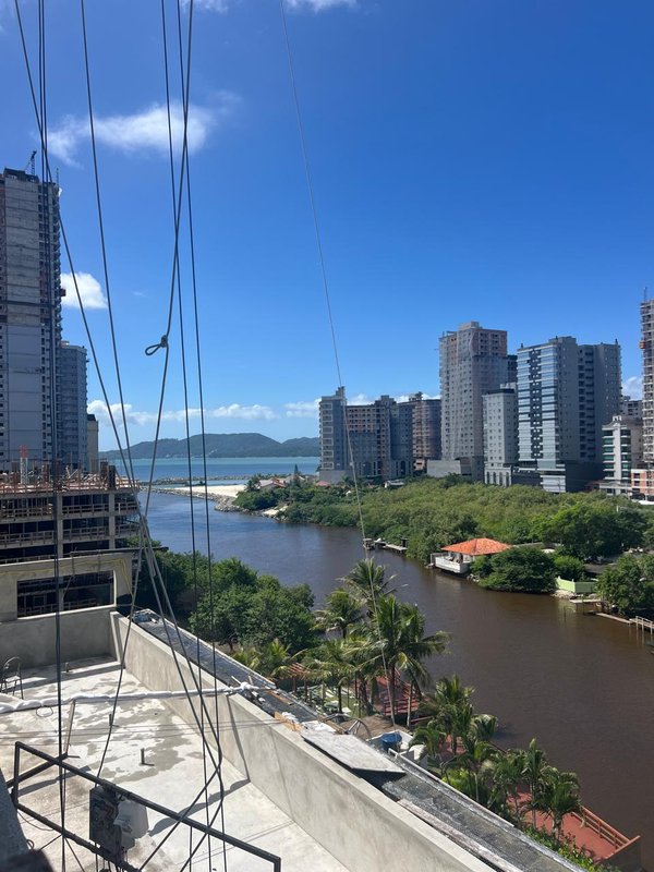 Residencial Villa Del Fiume, com vaga para Jetski e vista panorâmica do Rio Perequê - Itapema - 