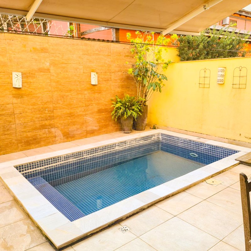 Casa em Condomínio na Praia de Juquehy - À VENDA - São Sebastião - 