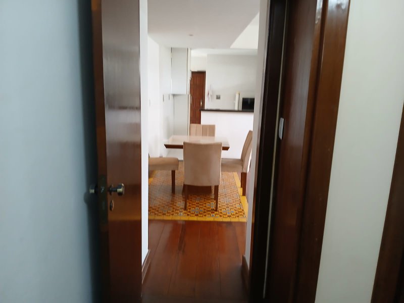 APARTAMENTO 3 QUARTOS SUÍTES AMPLO DEPENDÊNCIA ELEVADOR GARAGEM À VENDA NA BARRA! Rua Oito de Dezembro Salvador - 