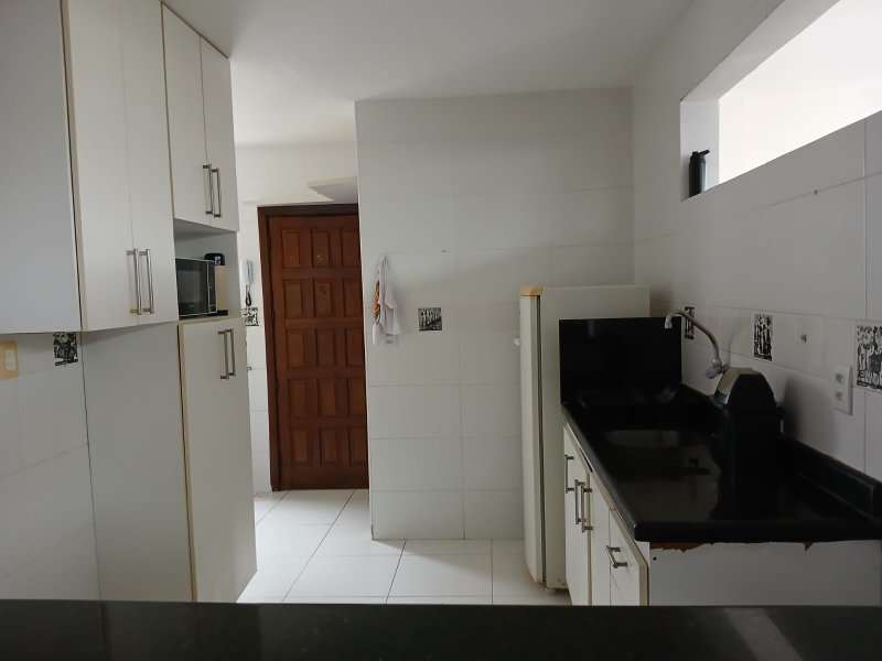 APARTAMENTO 3 QUARTOS SUÍTES AMPLO DEPENDÊNCIA ELEVADOR GARAGEM À VENDA NA BARRA! Rua Oito de Dezembro Salvador - 