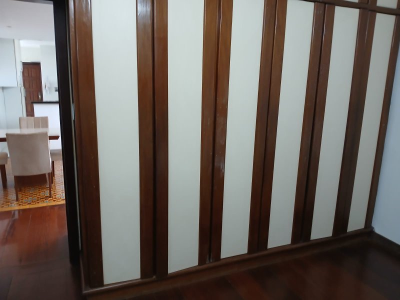 APARTAMENTO 3 QUARTOS SUÍTES AMPLO DEPENDÊNCIA ELEVADOR GARAGEM À VENDA NA BARRA! Rua Oito de Dezembro Salvador - 