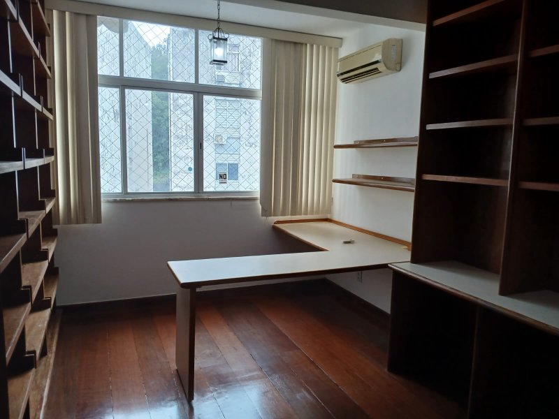 APARTAMENTO 3 QUARTOS SUÍTES AMPLO DEPENDÊNCIA ELEVADOR GARAGEM À VENDA NA BARRA! Rua Oito de Dezembro Salvador - 