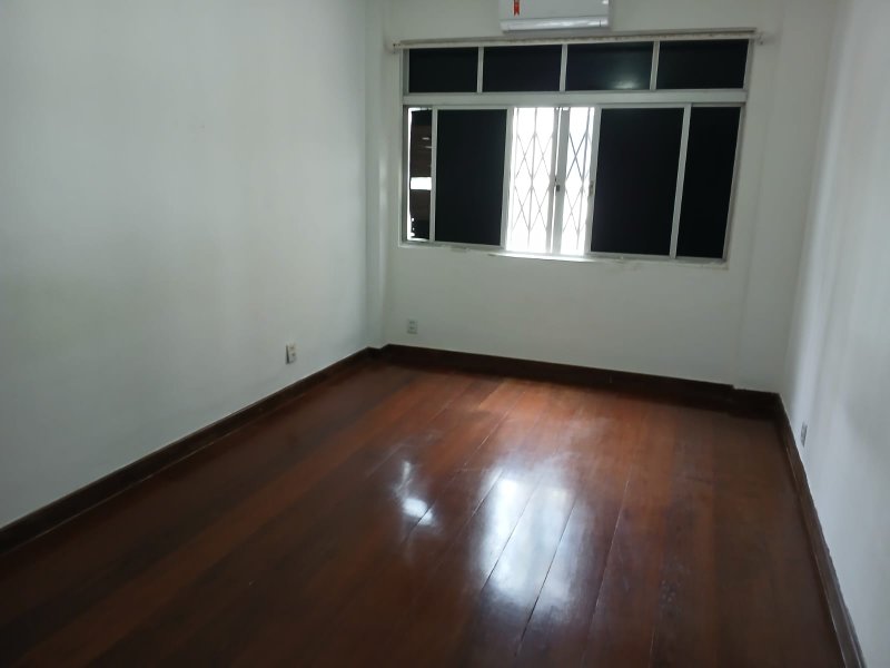 APARTAMENTO 3 QUARTOS SUÍTES AMPLO DEPENDÊNCIA ELEVADOR GARAGEM À VENDA NA BARRA! Rua Oito de Dezembro Salvador - 