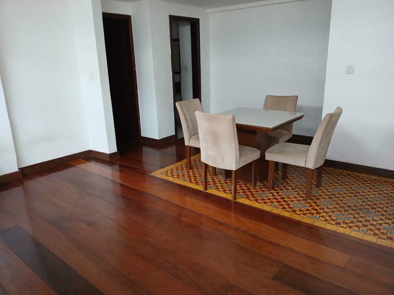 APARTAMENTO 3 QUARTOS SUÍTES AMPLO DEPENDÊNCIA ELEVADOR GARAGEM À VENDA NA BARRA! Rua Oito de Dezembro Salvador - 