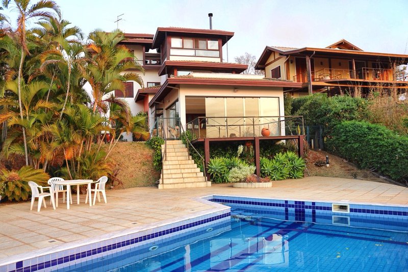 🏡 Casa Maravilhosa à Venda e para Locação em Condomínio Clube – Valinhos/SP - Valinhos - 