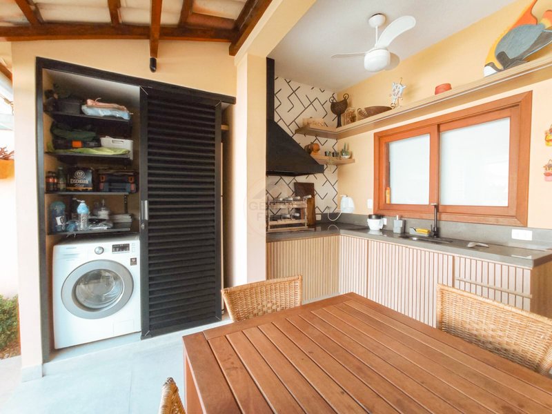 Casa em Condomínio na Praia de Juquehy - À VENDA - São Sebastião - 