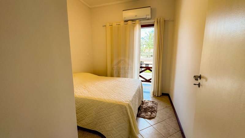Casa em Condomínio na Praia de Juquehy - À VENDA - São Sebastião - 