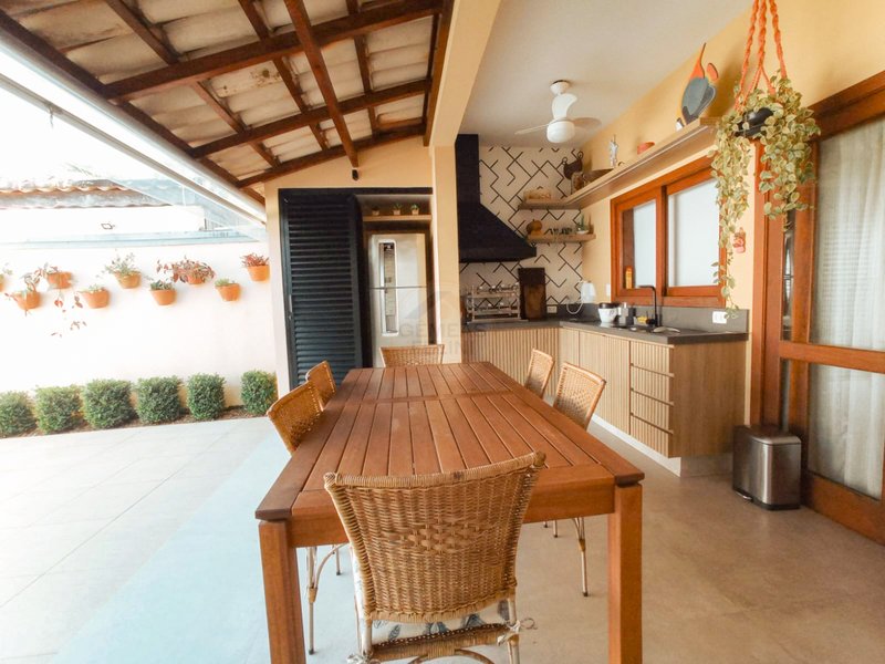 Casa em Condomínio na Praia de Juquehy - À VENDA - São Sebastião - 