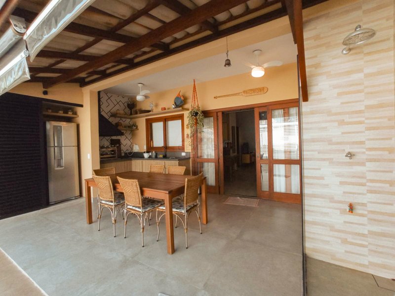 Casa em Condomínio na Praia de Juquehy - À VENDA - São Sebastião - 