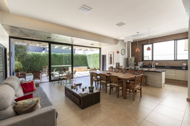 Casa à Venda Condomínio Siena, 346,52m², 5 Suítes, Bonfim Paulista/Ribeirão Preto-SP Rua Jornalista Rubens Volpe Filho Ribeirão Preto - 