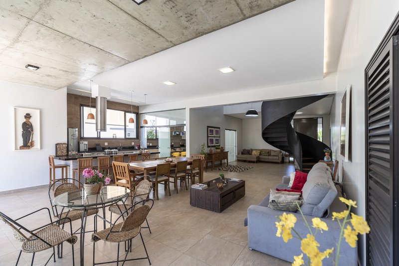 Casa à Venda Condomínio Siena, 346,52m², 5 Suítes, Bonfim Paulista/Ribeirão Preto-SP Rua Jornalista Rubens Volpe Filho Ribeirão Preto - 