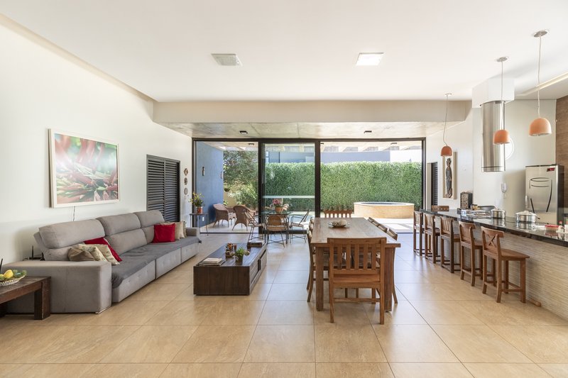 Casa à Venda Condomínio Siena, 346,52m², 5 Suítes, Bonfim Paulista/Ribeirão Preto-SP Rua Jornalista Rubens Volpe Filho Ribeirão Preto - 