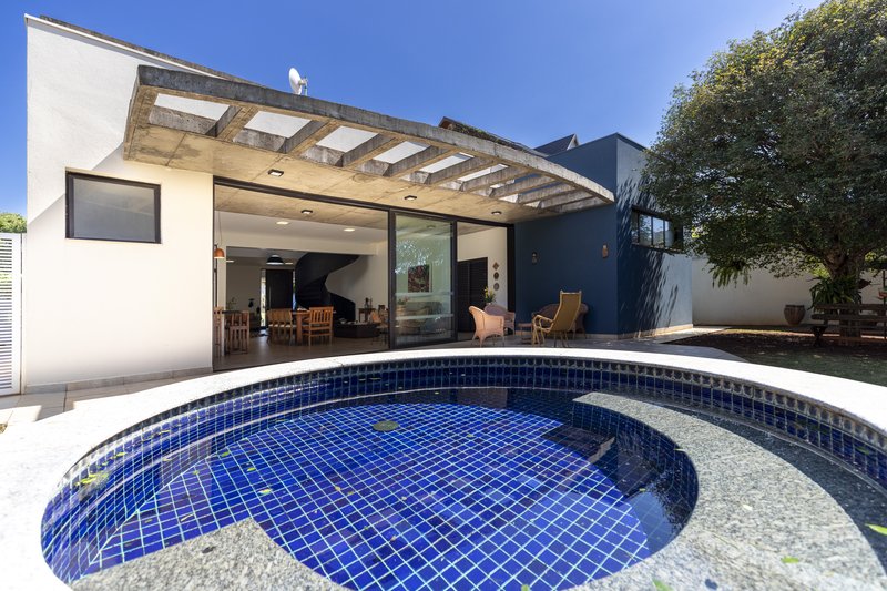 Casa à Venda Condomínio Siena, 346,52m², 5 Suítes, Bonfim Paulista/Ribeirão Preto-SP Rua Jornalista Rubens Volpe Filho Ribeirão Preto - 