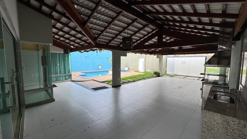 Ampla casa com piscina para locação no Colonial em Eunápolis Praça das Bromelias  Eunápolis - 