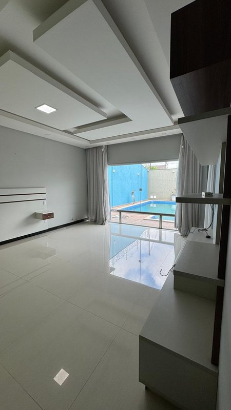 Ampla casa com piscina para locação no Colonial em Eunápolis Praça das Bromelias  Eunápolis - 
