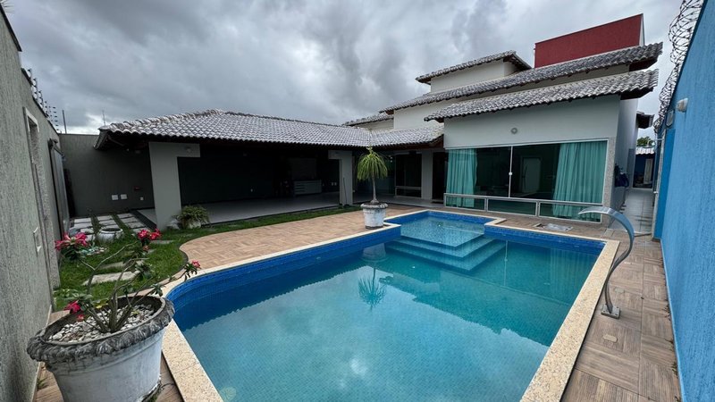 Ampla casa com piscina para locação no Colonial em Eunápolis Praça das Bromelias  Eunápolis - 