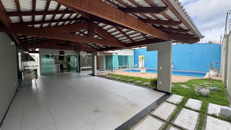 Ampla casa com piscina para locação no Colonial em Eunápolis Praça das Bromelias  Eunápolis - 