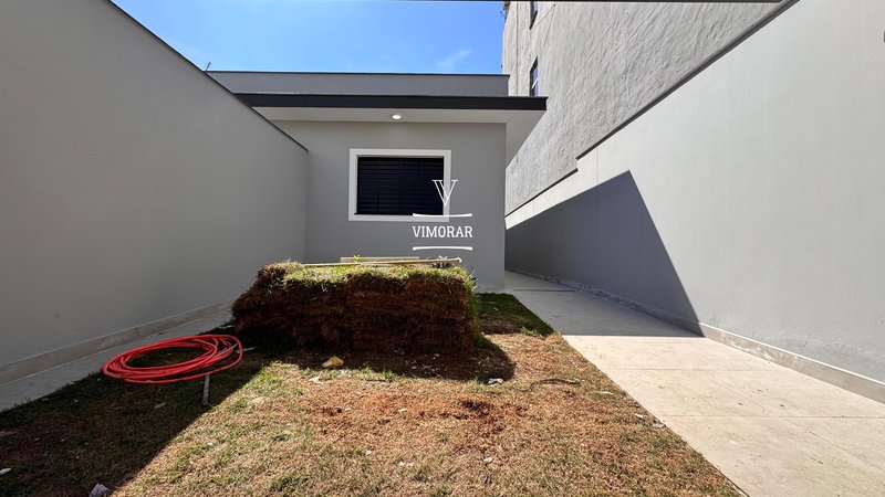 Casa térrea 3 dormitórios sendo 1 suíte + churrasqueira - Itaquaquecetuba - 