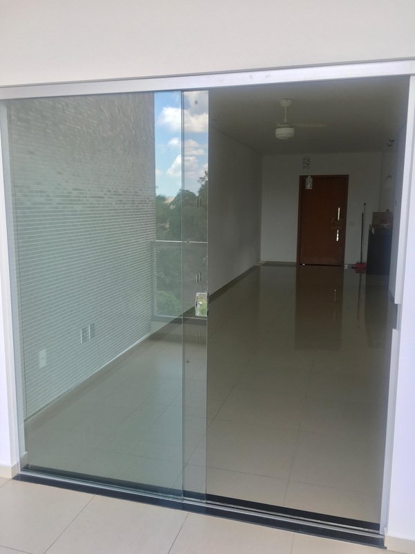 Apartamento de fino acabamento com varanda e garagem em Eunápolis Rua Otávio Mangabeira  Eunápolis - 