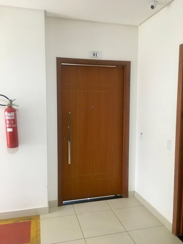 Apartamento de fino acabamento com varanda e garagem em Eunápolis Rua Otávio Mangabeira  Eunápolis - 