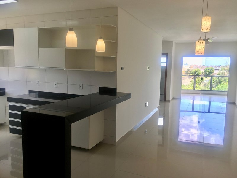 Apartamento de fino acabamento com varanda e garagem em Eunápolis Rua Otávio Mangabeira  Eunápolis - 