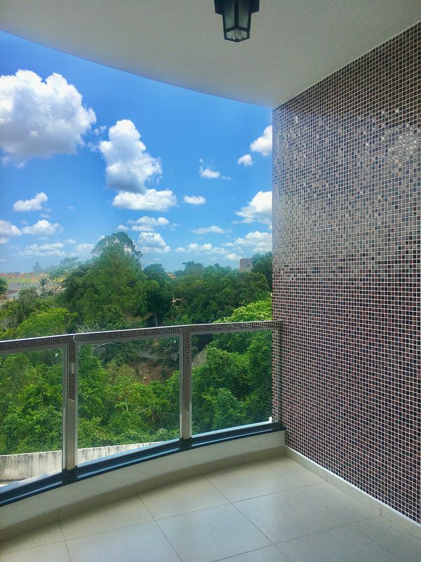 Apartamento de fino acabamento com varanda e garagem em Eunápolis Rua Otávio Mangabeira  Eunápolis - 