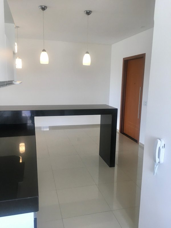 Apartamento de fino acabamento com varanda e garagem em Eunápolis Rua Otávio Mangabeira  Eunápolis - 