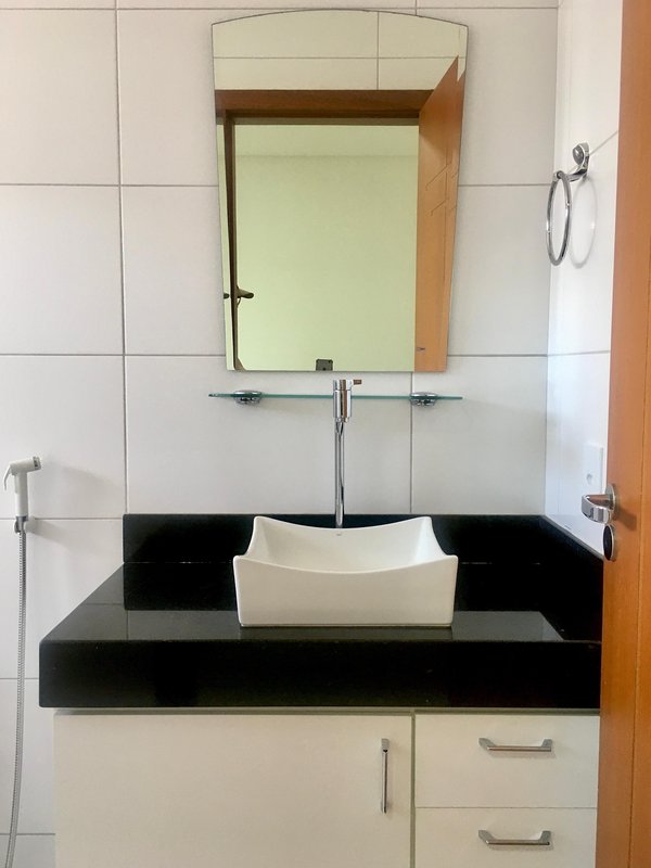 Apartamento de fino acabamento com varanda e garagem em Eunápolis Rua Otávio Mangabeira  Eunápolis - 