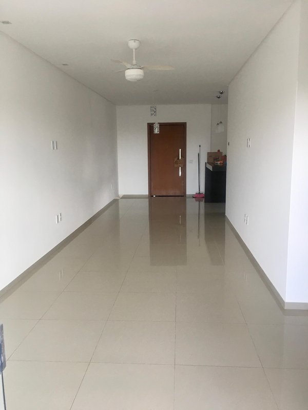 Apartamento de fino acabamento com varanda e garagem em Eunápolis Rua Otávio Mangabeira  Eunápolis - 
