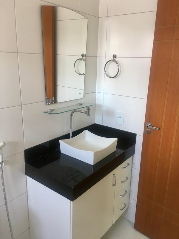 Apartamento de fino acabamento com varanda e garagem em Eunápolis Rua Otávio Mangabeira  Eunápolis - 