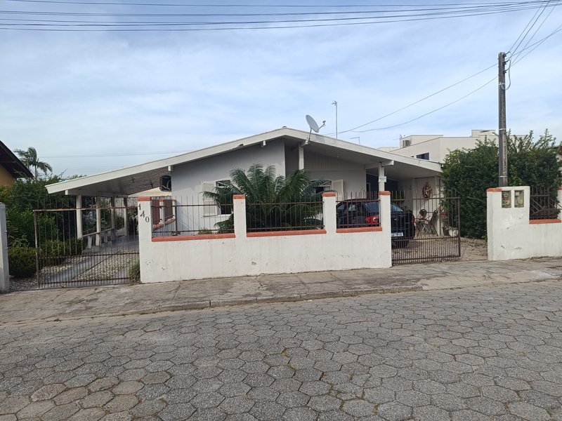 Casa Alvenaria Bairro XV de Novembro Tijucas rua Jose Wollinger Tijucas - 