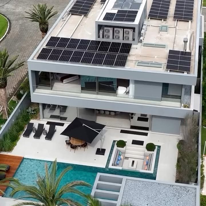 MANSÃO EXCLUSIVA NO JARDIM ACAPULCO – GUARUJÁ, SP Avenida Kensei Tamayose Guarujá - 