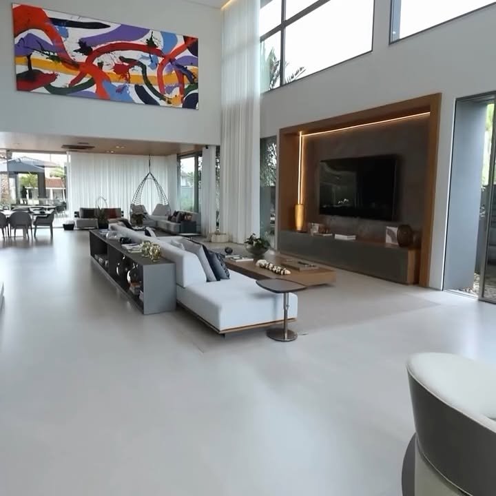 MANSÃO EXCLUSIVA NO JARDIM ACAPULCO – GUARUJÁ, SP Avenida Kensei Tamayose Guarujá - 