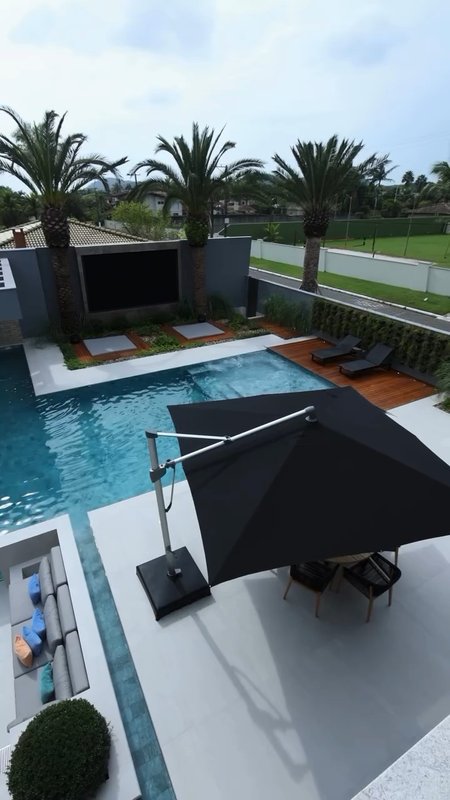 MANSÃO EXCLUSIVA NO JARDIM ACAPULCO – GUARUJÁ, SP Avenida Kensei Tamayose Guarujá - 