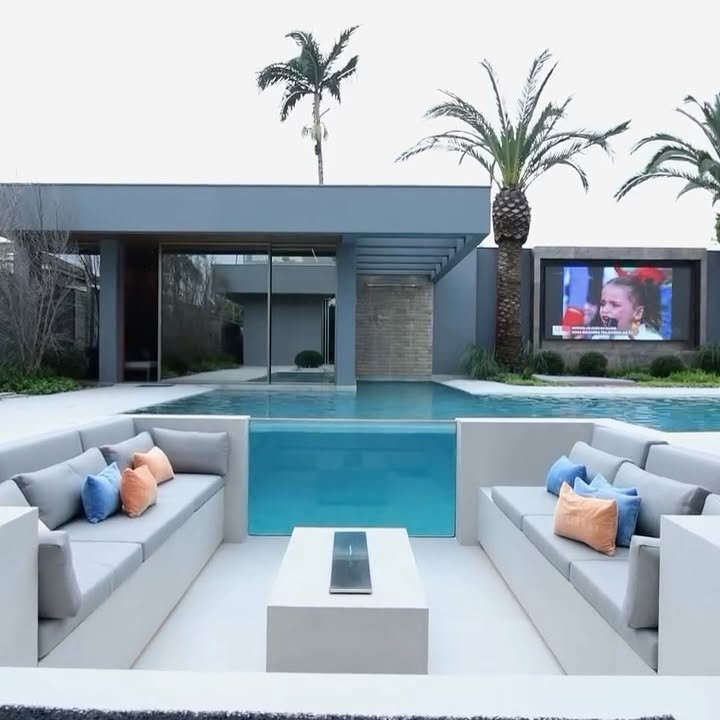 MANSÃO EXCLUSIVA NO JARDIM ACAPULCO – GUARUJÁ, SP Avenida Kensei Tamayose Guarujá - 