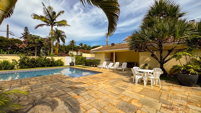 Casa em Condomínio Fechado na Praia de Juquehy - LOCAÇÃO ANUAL - São Sebastião - 