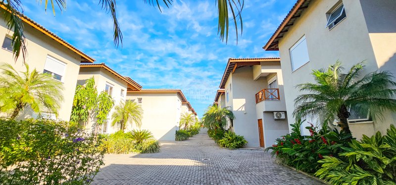 Sofisticação e Conforto: Casa em Condomínio na Praia de Juquehy - À VENDA - São Sebastião - 