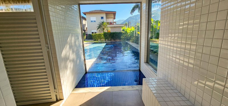 Sofisticação e Conforto: Casa em Condomínio na Praia de Juquehy - À VENDA - São Sebastião - 